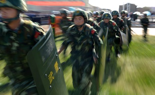 Des membres d'une «force antiterroriste» chinoise au Xinjiang, en 2013.