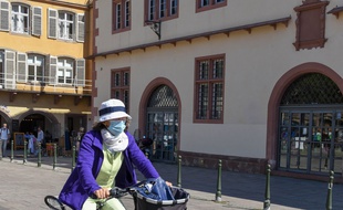 Le port du masque est obligatoire dans tout le centre-ville de Strasbourg, mais pas à vélo.