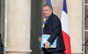 Le ministre de la Justice François Bayrou arrive pour le Conseil de Défense au Palais de l'Elysée à Paris le 7 juin 2017.
