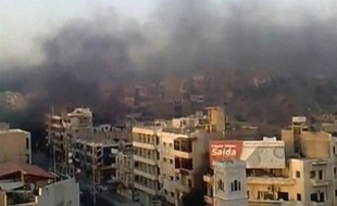 Vue d'immeubles d'où s'échappe de la fumée, à Hama, en Syrie, tirée d'une vidéo postée sur Internet le 31 juillet 2011.