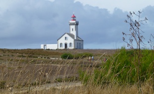 Le phare a été construit en 1867 sur la pointe des Poulains, à l’extrémité
nord-ouest de Belle-Île-en-Mer.