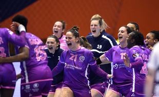Les joueuses du NAHB samedi lors leur demi-finale samedi contre le club hôte roumain de Baia Mare