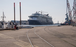 Sur le port de Saint-Nazaire, près des Chantiers de l'Atlantique.