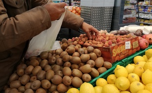Les prix des fruits et légumes sont en forte hausse (illustration).