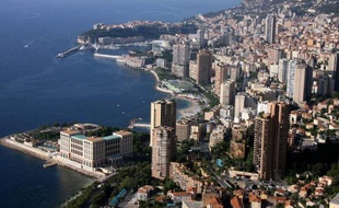 Des salariés du secteur privé de Monaco - dont les croupiers des casinos, les employés de l'hôtellerie ou encore le personnel hospitalier - commençaient jeudi à débrayer pour aller défendre dans la rue leur système de retraites en passe d'être réformé.