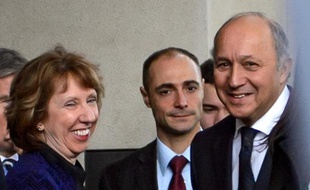 Les ministres européens des Affaires étrangères de la France, de l'Allemagne et du Royaume-Uni se rendaient d'urgence vendredi à Genève pour y rejoindre leur homologue américain John Kerry dans les discussions sur le nucléaire iranien, alimentant l'hypothèse d'un accord historique imminent après des années de blocage.