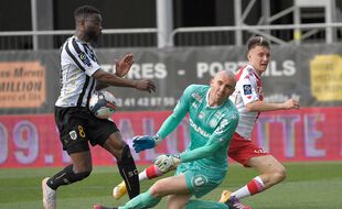 Avis de tempête sur le football français, secoué par la crise des droits TV.