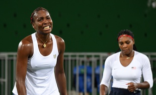 Venus et Serena Williams ont été sorties par la paire tchèque Lucie Safarova/Barbora Strycova à Rio, le 7 août 2016.