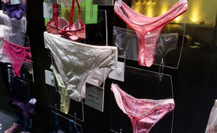 De la lingerie fine est retrouvée chaque lundi à l'entrée de cette commune depuis un an. Illustration