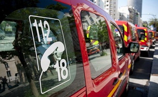 Des véhicules des pompiers.