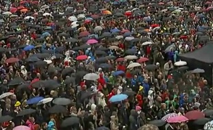 Capture d'écran d'une vidéo Youtube montrant 40.000 Norvégiens qui chantent une chanson qu'Anders Breivik déteste, le 26 avril 2012 à Oslo.