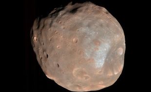 Phobos, la plus grosse des deux lunes de Mars.