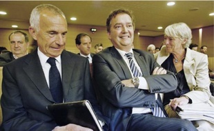 Guy Mathiolon (au centre) avec son avocat Alain Ribeyre hier au tribunal.