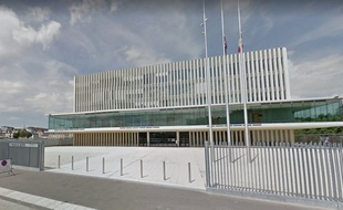Le maire de Cabourg Tristan Duval a comparu devant le tribunal correctionnel de Caen (Calvados).