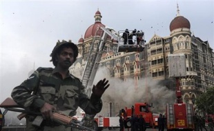 Cette annonce intervient alors que la tension, très vive ces dernières semaines, est retombée quelque peu entre les deux puissances militaires nucléaires voisines et éternelles rivales, après que l'Inde eut accusé un groupe islamiste pakistanais d'avoir perpétré les attaques coordonnées de Bombay qui ont fait 174 morts, dont neuf des assaillants, du 26 au 29 novembre.