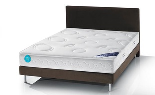 Un matelas portant le label Home care.