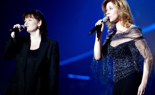 A Paris, Mauranne et Lara Fabien lors des 18e victoires de la musique en 2003.