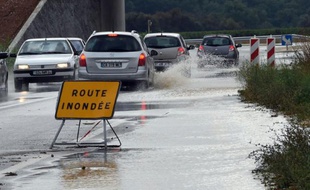Cinq départements du sud-est de la France (Vaucluse, Drôme, Alpes-Maritimes, Bouches-du-Rhône et Var) se trouvaient toujours en vigilance orange samedi
