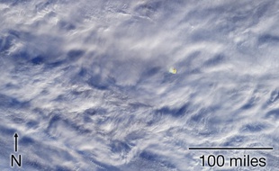 Une image communiquée par le Jet Propulsion Laboratory de la Nasa du météore qui est apparu au-dessus de la mer de Bering le 18 décembre 2018.