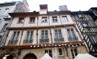 Illustration d'une maison à pan de bois, ici dans la rue Saint-Georges, à Rennes.