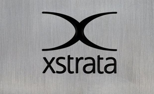 Les deux géants suisses des matières premières Glencore et Xstrata ont balayé lundi les derniers différends qui bloquaient leur mariage, ouvrant la voie à la création d'ici la fin de l'année d'un mastodonte pesant 97,2 milliards d'euros et capable de rivaliser avec les autres géants du secteur.