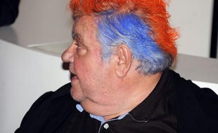En mai 2012, Louis Nicollinse teint les cheveux après le titre de champion de France, pour honorer un pari fait avec Rémy Cabella.