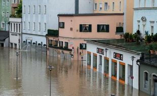 La situation continuait d'empirer lundi dans le sud et l'est de l'Allemagne, fortement touchés par des inondations provoquées par des pluies diluviennes persistantes.
