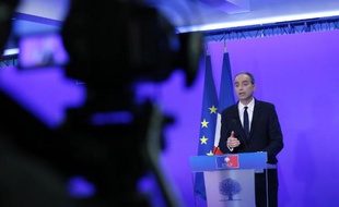 Le président de l'UMP Jean-François Copé fait une déclaration à la presse au siège du parti, à Paris, le 3 mars 2014