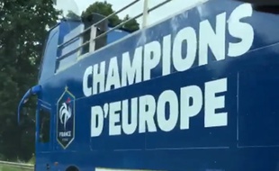 Le bus à impérial que les Bleus utiliseront en cas de victoire en finale de l'Euro 2016, le 10 juillet 2016.
