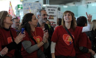 Les syndicats d'Iberia ont annulé leur appel à la grève pour la semaine prochaine, après avoir accepté les propositions d'un médiateur sur le plan social de la direction, a annoncé mercredi la compagnie aérienne espagnole.