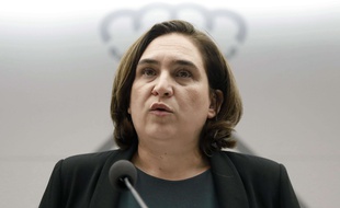Ada Colau a révélé sa bisexualité lors de son passage dans l'émission « Sabado Deluxe ».