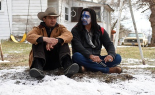 Jeremy Renner et Jon Bernthal dans Wind River de Taylor Sheridan