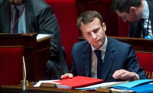 Emmanuel Macron à l'Assemblée le 27 janvier 2015.