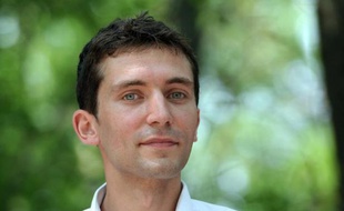 Le conseiller régional du Front national de Languedoc-Roussillon, Julien Sanchez, a été condamné vendredi par la cour d'appel de Nîmes à 3.000 euros damende pour avoir laissé deux internautes publier sur son mur Facebook des commentaires à connotation raciste.
