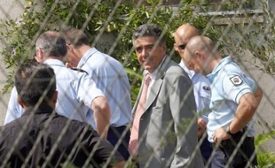 Deux cadavres non identifiés ont été découverts lundi soir dans une propriété agricole isolée dont un hangar a brûlé après une explosion, dans un hameau de la commune d'Antisanti en Haute-Corse, a-t-on appris de sources concordantes.