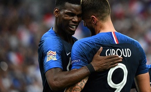 Pogba félicite Giroud lors de France-Pays-Bas, le 9 septembre 2018.