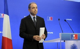 Après la lourde défaite de la droite dimanche, l'élection du patron des députés UMP, mercredi, marque le premier round de l'âpre bataille pour le contrôle du parti que vont se livrer Jean-François Copé et François Fillon, quasi-candidats, et d'éventuels autres postulants.