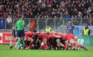 Le Stade Toulousain, sous pression après deux défaites consécutives, entend interrompre sa mauvaise série à Castres dimanche en point d'orgue d'une 14e journée du Top 14 également marquée par le déplacement de Perpignan chez le leader Toulon, invaincu à domicile.