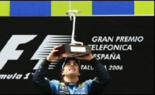 Pour sa première victoire en F1 dans son Grand Prix national, l'Espagnol Fernando Alonso a quitté dimanche l'arène du Circuit de Catalunya, près de Barcelone, avec un trophée valant les oreilles et la queue qui récompensent un matador ayant tué la course sans coup férir.