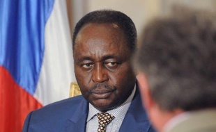 Le président centrafricain François Bozizé a clairement affirmé mardi qu'il ne négocierait pas son départ, réclamé par la rébellion dont une délégation se trouve à Libreville pour des pourparlers avec le pouvoir et l'opposition, sous l'égide des pays d'Afrique centrale.