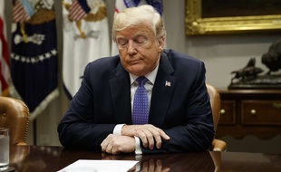La Business Roundtable -un groupe de pression qui rassemble de nombreux dirigeants d'entreprises américaines les plus prestigieuses- demande à Donald Trump de revoir sa politique.