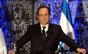 Le président français François Hollande a promis de ne pas céder sur le nucléaire iranien à son arrivée dimanche, pour sa première visite d'Etat, en Israël, en réaffirmant "le soutien indéfectible" de la France à l'Etat hébreu.