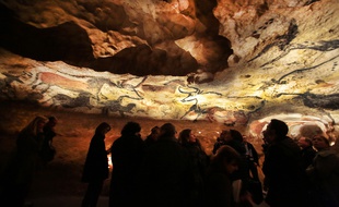 Les parois de la grotte de Lascaux IV ont été réalisées par l'atelier des facs-similés du Périgord.