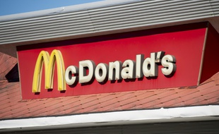 Le bénéfice net de McDonald's a diminué de 9,1% sur un an au deuxième trimestre à 1,09 milliard de dollars