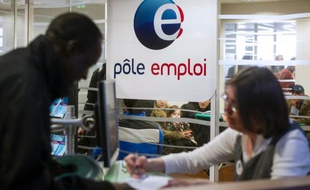 Plus de la moitié des personnes à la recherche d'un emploi affirment qu'elles ont rarement ou n'ont jamais de réponse lorsqu'elles se portent candidates à un poste, selon un sondage Opinionway publié lundi.