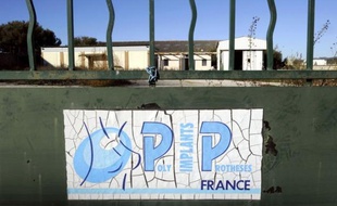 Une double base de données avait été établie au sein de la société varoise Poly Implant Prothèse (PIP) pour déjouer les contrôles de l'organisme certificateur allemand TÜV Rheinland, selon le PV d'audition d'une ancienne salariée consulté par l'AFP.