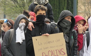 Des manifestants contre la loi Travail, ici lors du rassemblement du 5 avril 2016 à Rennes.