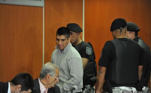 Gustavo Lasi (c), mis en cause dans le procès visant à élucider le meurtre de deux Françaises en Argentine en 2011, au tribunal de Salta le 25 mars 2014