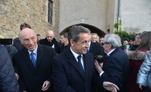 Alain Moyne-Bressand, à gauche, ici lors d'une visite de Nicolas Sarkozy à Crémieu (Isère) en mars 2016.