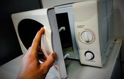 Attention, ces micro-ondes vendus partout en France pourraient prendre feu